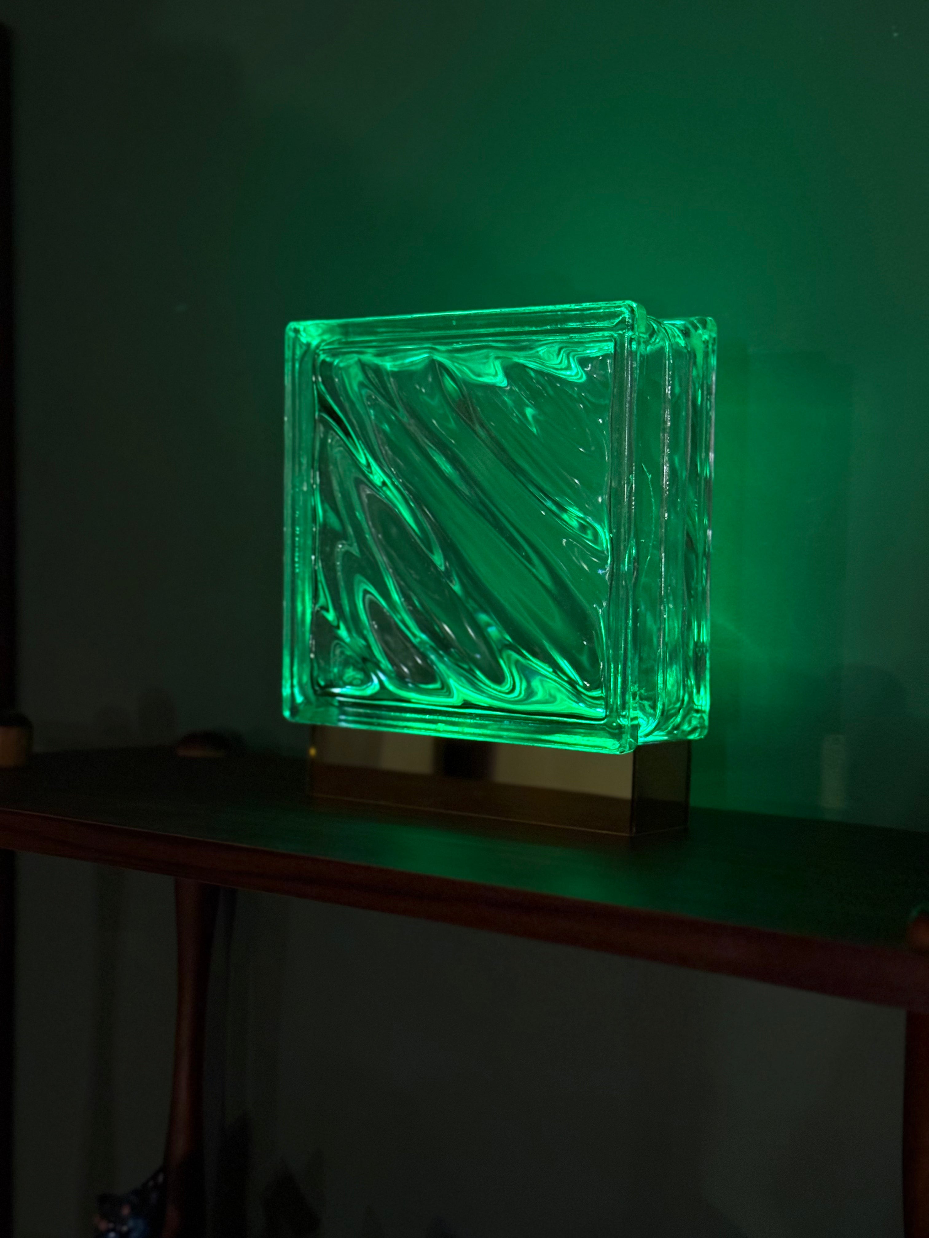 Wireless Flow Bloc Lamp.