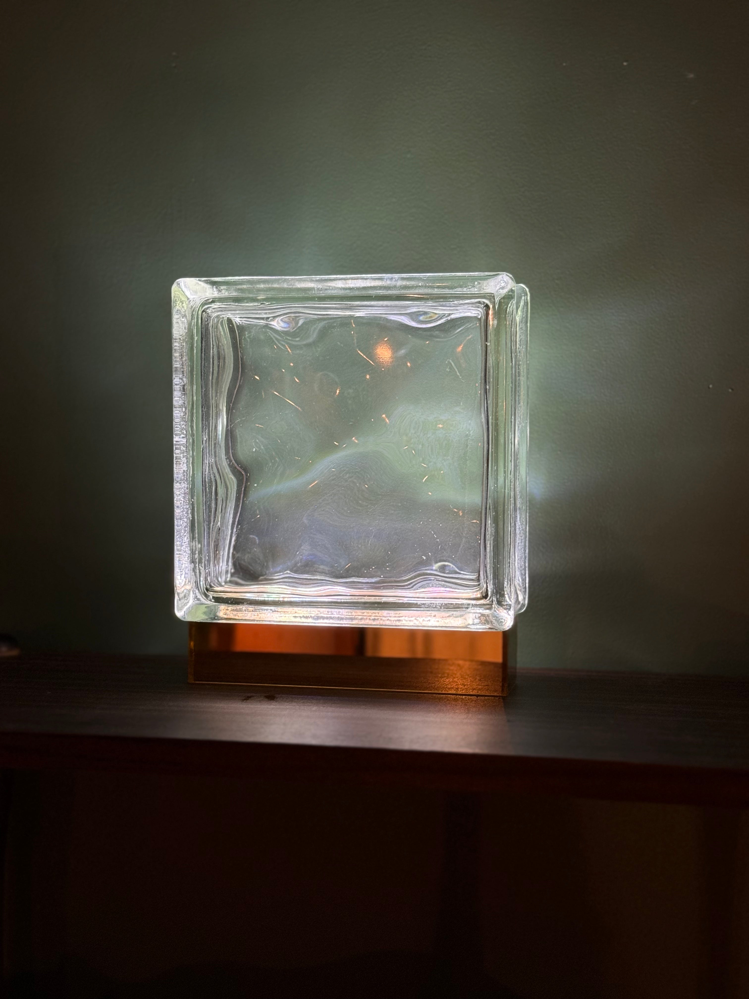 Wireless Wave Bloc Lamp.