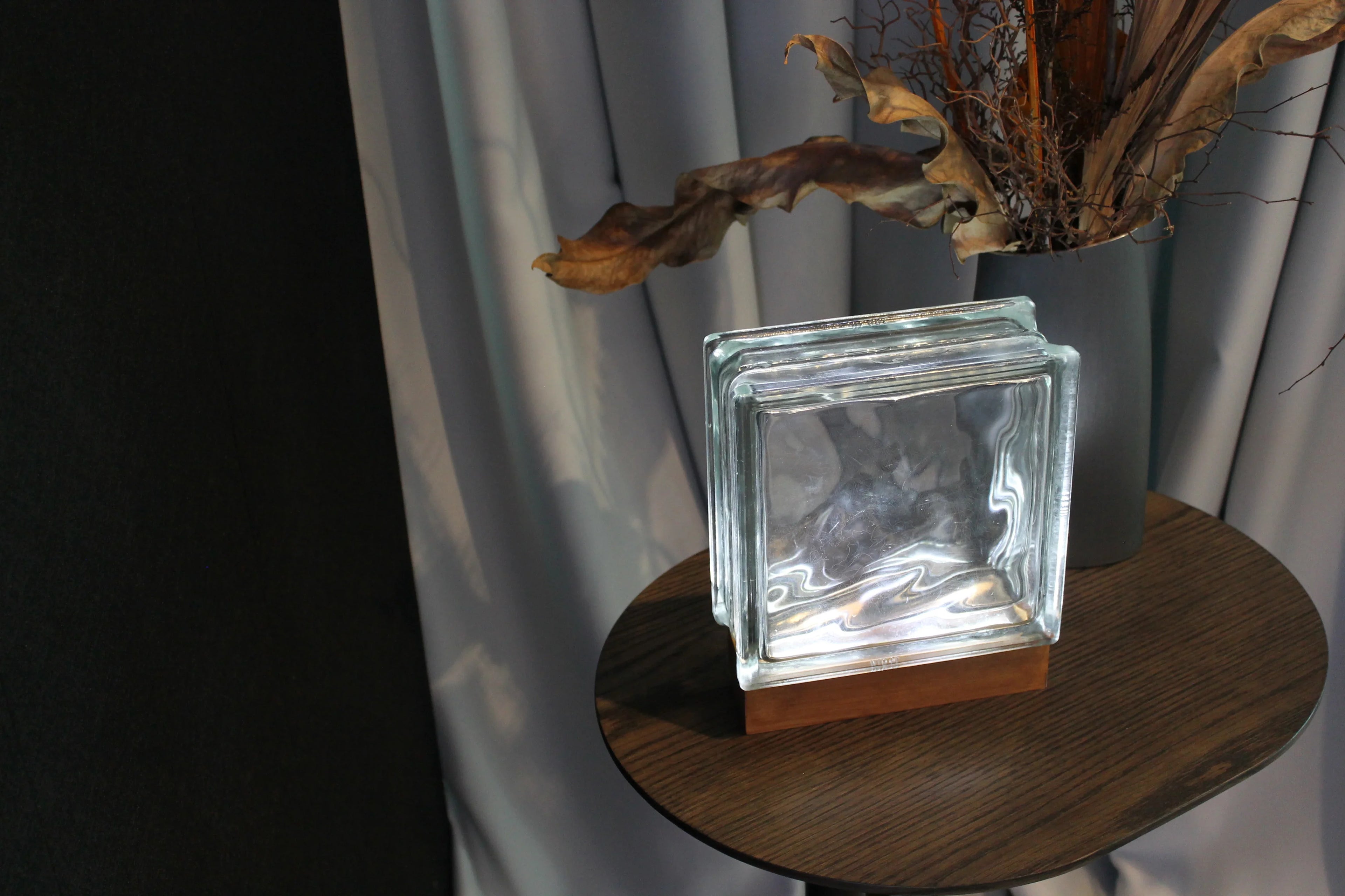 Wireless Wave Bloc Lamp.